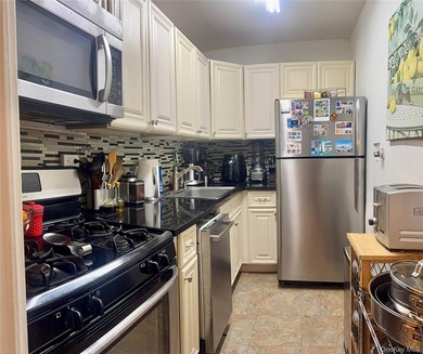Oversized L-shaped studio apartment in excellent condition - photo 5