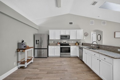 So much to enjoy in this move-in ready 3 Bedroom, 2 Bath, 2 Car - photo 7