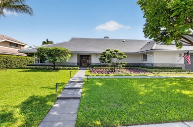Welcome to 3245 Saint James Dr. in Woodfield Hunt Club, a gated - photo 4