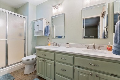 Lovingly cared for, quality built, pristine home on a 1/2 acre - photo 13