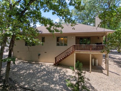 Lovingly cared for, quality built, pristine home on a 1/2 acre - photo 22