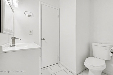 Beautiful 2-bedroom end-unit condo located in a desirable - photo 14