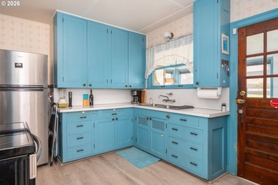 Coastal Living at Its Best: Experience the charm of Oregon's - photo 9