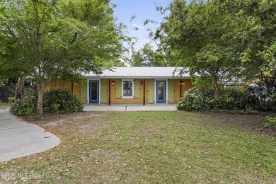 Coastal Cottage Living Just Blocks from the Beach & Train Depot - photo 1