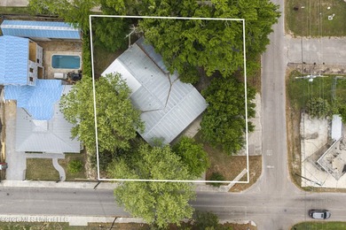 Coastal Cottage Living Just Blocks from the Beach & Train Depot - photo 3