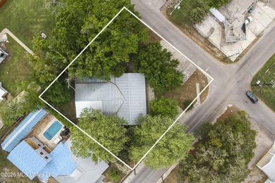 Coastal Cottage Living Just Blocks from the Beach & Train Depot - photo 5