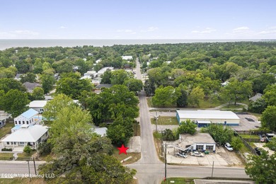 Coastal Cottage Living Just Blocks from the Beach & Train Depot - photo 6