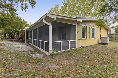 Coastal Cottage Living Just Blocks from the Beach & Train Depot - photo 7