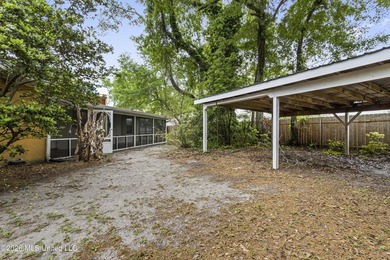 Coastal Cottage Living Just Blocks from the Beach & Train Depot - photo 8