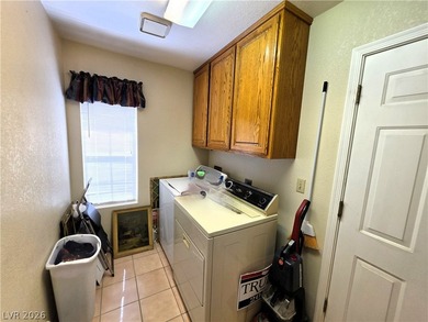 No HOA. 2455 Sqft, 3 Bedrooms and 2 1/2 Baths, featuring a blend - photo 11
