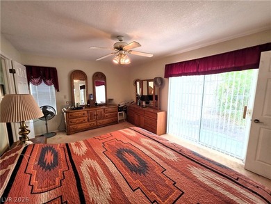 No HOA. 2455 Sqft, 3 Bedrooms and 2 1/2 Baths, featuring a blend - photo 14