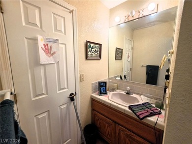 No HOA. 2455 Sqft, 3 Bedrooms and 2 1/2 Baths, featuring a blend - photo 23