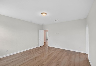 Fabulous lakeview home in a gated community! NEWLY painted and - photo 25