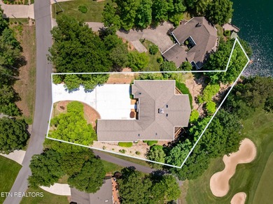 UNIQUE LAKEFRONT & GOLF FRONT PROPERTY!!! SPACIOUS 6,000 SqFt - photo 2