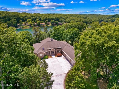 UNIQUE LAKEFRONT & GOLF FRONT PROPERTY!!! SPACIOUS 6,000 SqFt - photo 4
