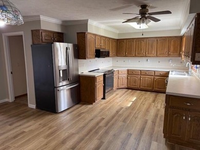 This beautiful 3 bedroom 2 1/2 bath brick home has been fully - photo 14