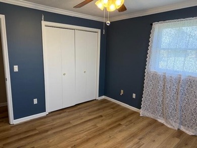 This beautiful 3 bedroom 2 1/2 bath brick home has been fully - photo 20