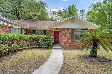 Peace of mind included! Seller offering a new roof before - photo 1