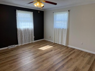 This beautiful 3 bedroom 2 1/2 bath brick home has been fully - photo 22
