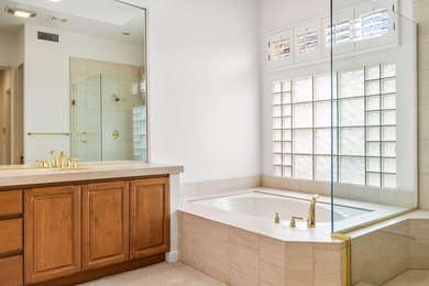 PHENOMENAL PRICE! First time ever on the market! A rare - photo 47