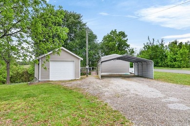 2017 Clayton manufactured home featuring 2BR/1BA, 896 sq ft, on - photo 2