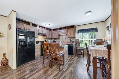 2017 Clayton manufactured home featuring 2BR/1BA, 896 sq ft, on - photo 6
