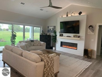 Custom Built Luxury Home at 800 acre Lake Isabella. Experience - photo 5
