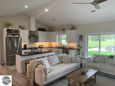 Custom Built Luxury Home at 800 acre Lake Isabella. Experience - photo 8