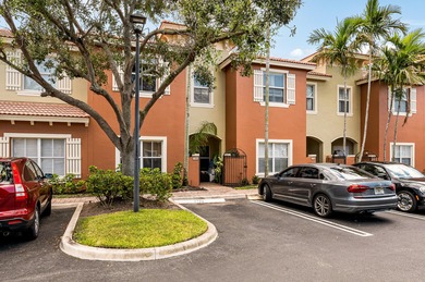 (private lake, pond, creek) Townhome/Townhouse For Sale in Boynton Beach Florida