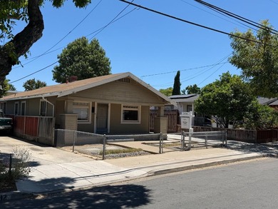 Charming 1920's Craftsman in the Burbank neighborhood looking - photo 3