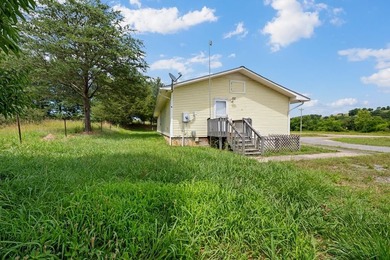 Welcome to 27653 US Highway 127 in Pikeville, Tennessee! This 3 - photo 3