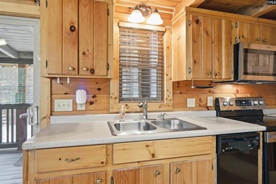 PLEASE VIEW VIRTUAL TOUR LINK! Welcome to lake living in the - photo 11