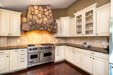 Welcome to the ultimate multi-generational golf estate located - photo 16