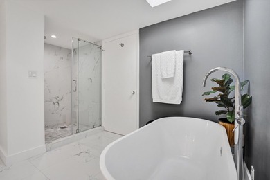 Welcome to elevated living at Turnberry Isle North. This - photo 16