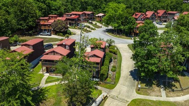 PLEASE VIEW VIRTUAL TOUR LINK! Welcome to lake living in the - photo 31
