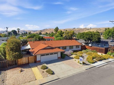 Welcome to 40692 Ladero St, an inviting single-story - photo 35