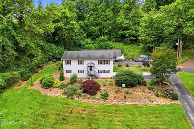 Charming Home in Hardin Valley with Room to roam and relax - photo 3