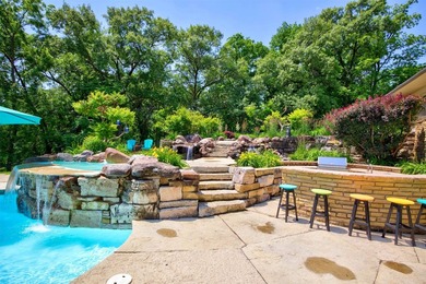 A true architectural masterpiece, this nearly 10,000-sq-ft - photo 7