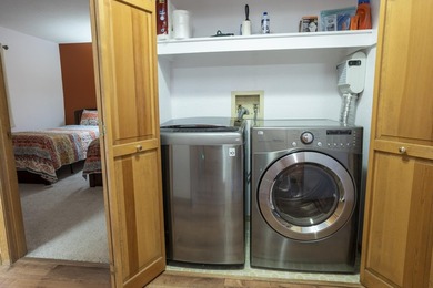 Elegantly remodeled Snow Fire unit with great location and - photo 17