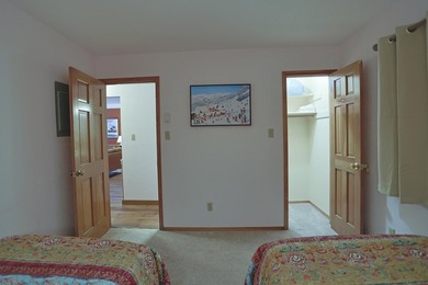 Elegantly remodeled Snow Fire unit with great location and - photo 19