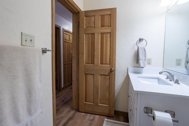 Elegantly remodeled Snow Fire unit with great location and - photo 21