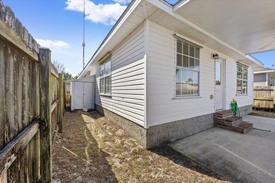 Welcome to this inviting and well-maintained Shadow Lakes patio - photo 23