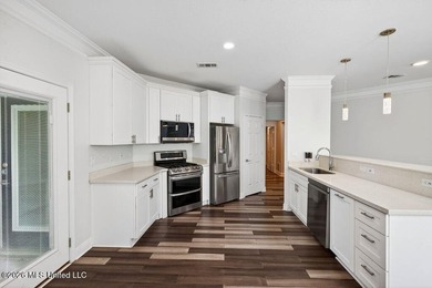 Welcome to Legacy Villas! This well-maintained 3-bedroom, 2-bath - photo 3
