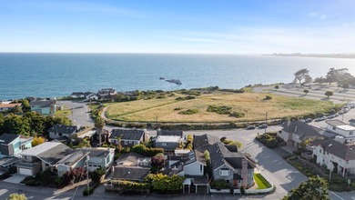 Nestled in an ideal location, 129 Santa Cruz Ave offers stunning - photo 5