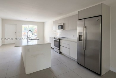 Beautiful 3-bedroom, 2.5-bath residence located in the desirable - photo 3