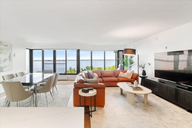 Lake Condo For Sale in Montréal (Verdun/Île-Des-Soeurs), 