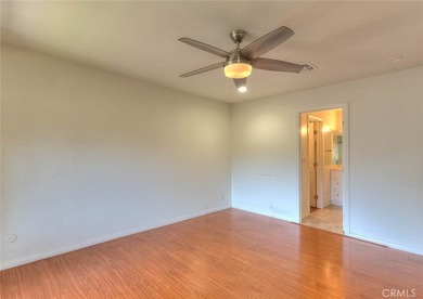 Beautiful 3-bedroom, 2-bath condo featuring an open floor plan - photo 13