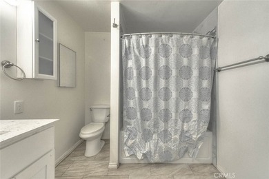 Beautiful 3-bedroom, 2-bath condo featuring an open floor plan - photo 15
