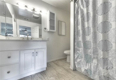 Beautiful 3-bedroom, 2-bath condo featuring an open floor plan - photo 17