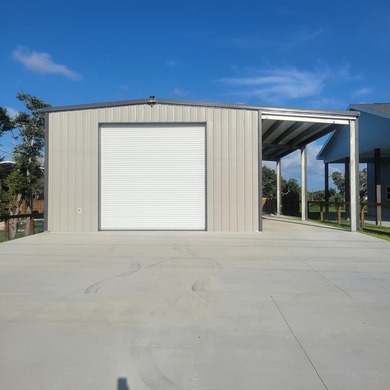 Barndominium ready for you! Fully fenced and gated, Septic - photo 1